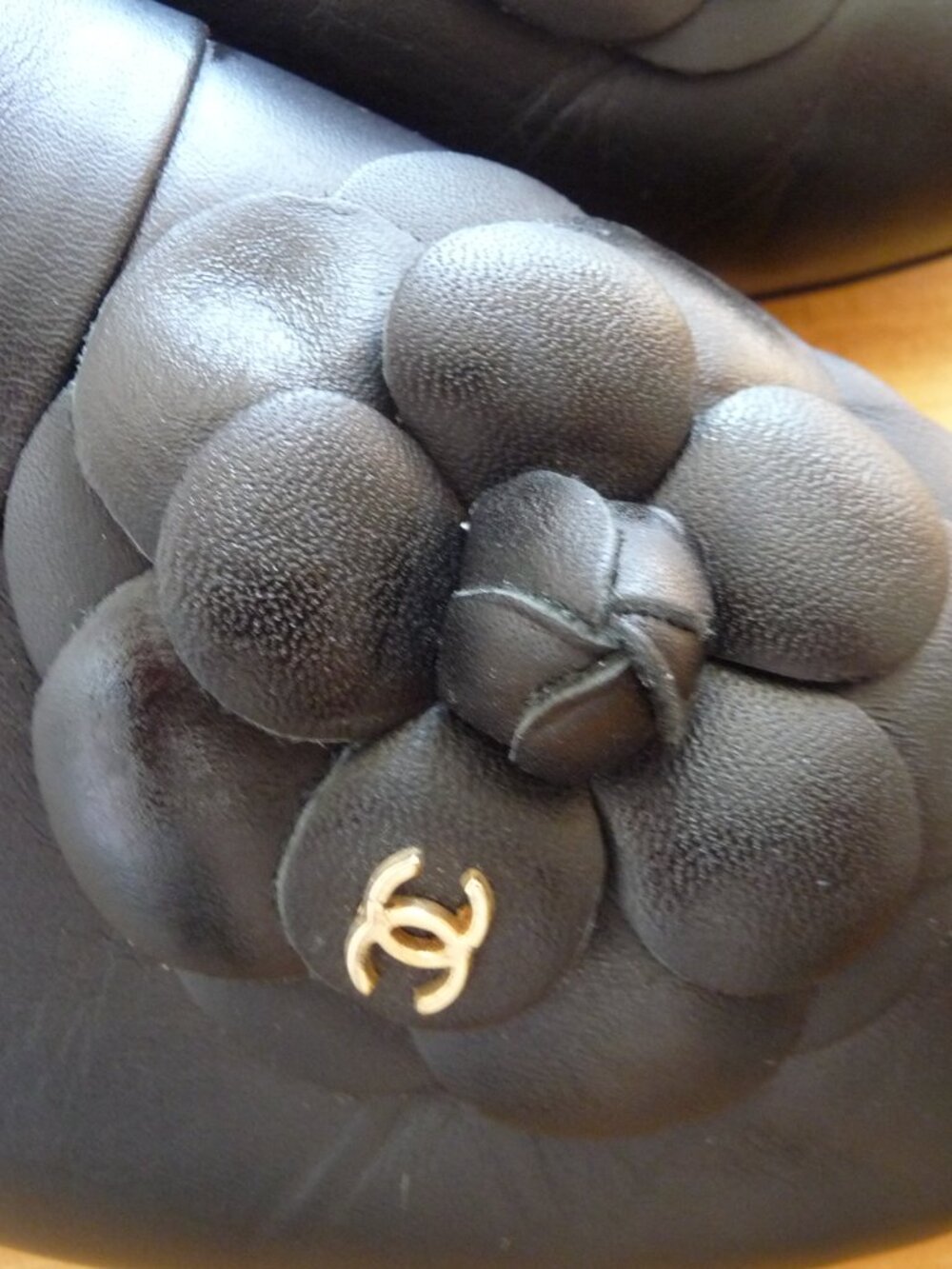 CHANEL CAMELIA BLAK LAMB LEATHER FLAT MULES SZE  EU40 /US 9 EXCELLENT CONDITION - Picture 2 of 8